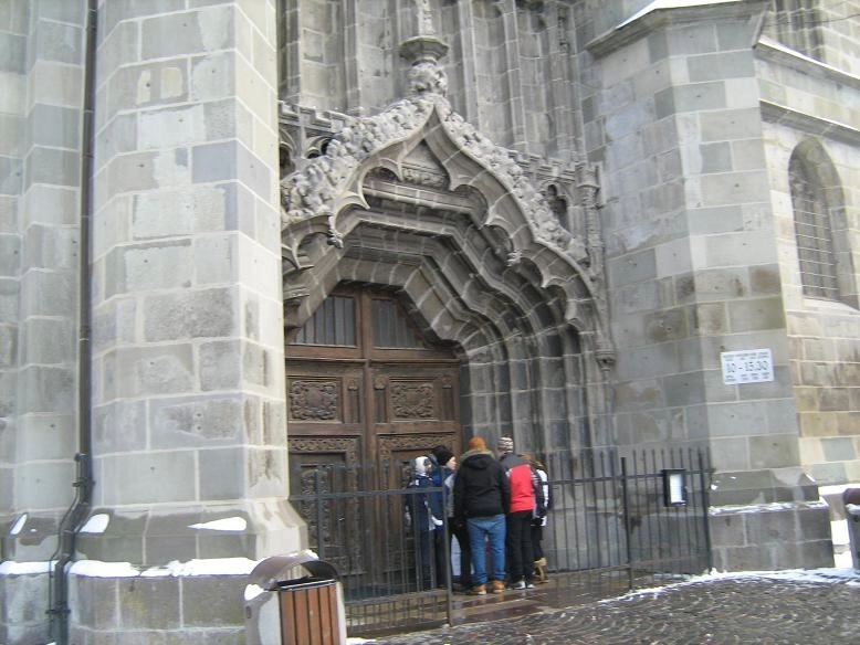 program-de-vara-de-vizita-la-biserica-neagra