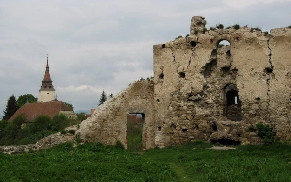 restaurarea-cetatii-feldioara-in-linie-dreapta
