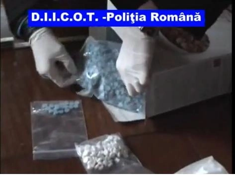 retinuti-pentru-trafic-cu-pastile-ecstasy
