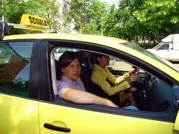 scoala-de-soferi-incepand-cu-varsta-de-17-ani