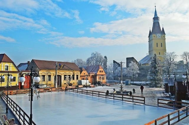 se-deschide-patinoarul-din-cristian