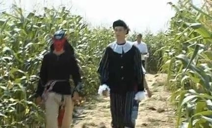 se-redeschide-labirintul-povestilor