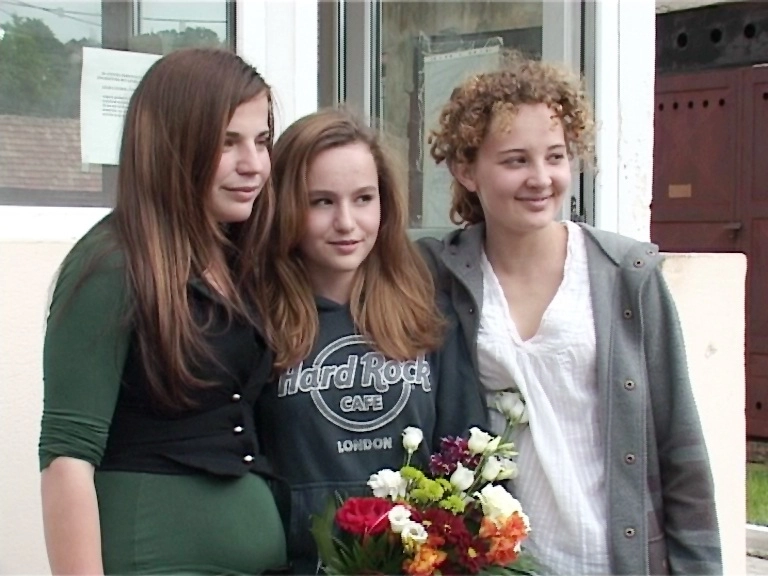 sia-cunoscut-familia-dupa-12-ani-