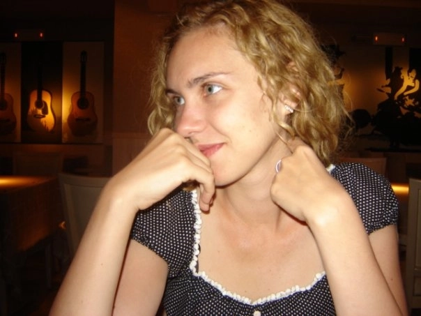 sute-de-oameni-la-inmormantarea-micai-