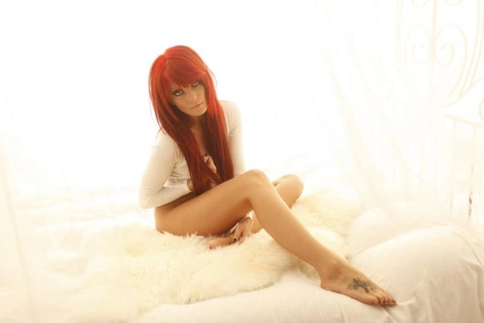 sylvia-fara-chiloti-pe-facebook-blonda-sau-roscata