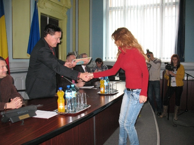 tinerii-universitari-premiati-de-consiliul-judetean-
