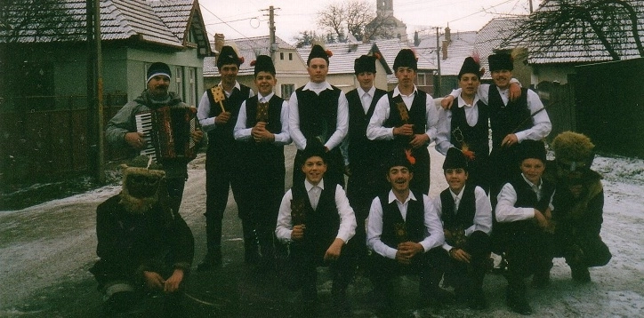 traditii-brasovenetraditii-si-obiceiuri-de-iarna-la-comunitatile-maghiare-si-ceangaiesti-din-judetul-brasov