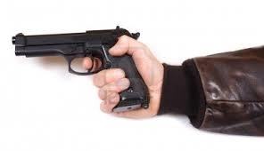 trei-arme-de-foc-au-fost-gasite-de-politisti-in-casa-unui-barbat-din-intorsura-buzaului