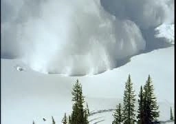 turistii-sunt-sfatuiti-sa-nu-urce-pe-munte