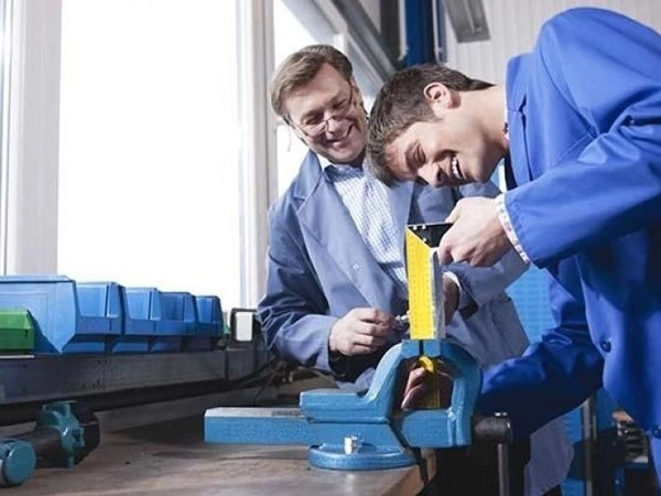 ucenici-la-locul-de-munca