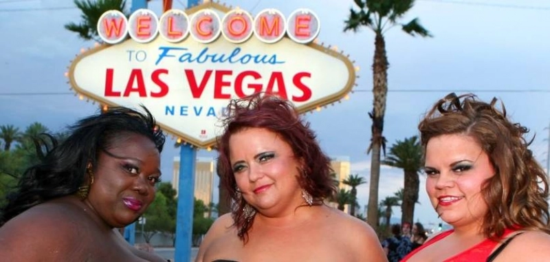 ultima-moda-in-sua-bar-de-striptease-cu-dansatoare-grase-