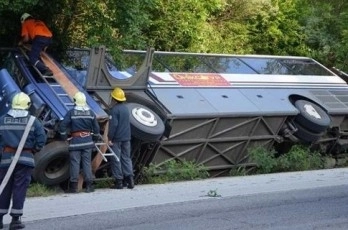 un-autobuz-a-ajuns-in-sant