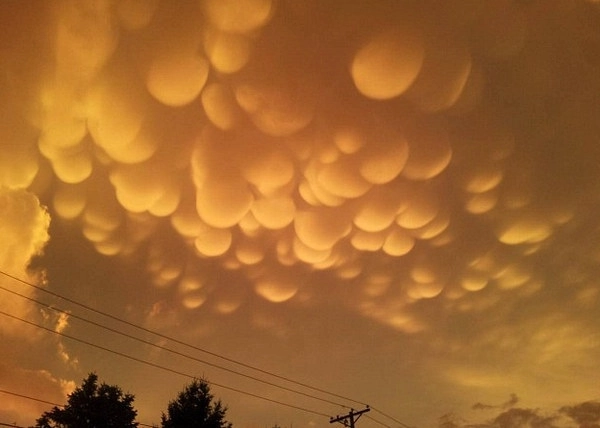 vezi-cum-arata-norii-mammatus