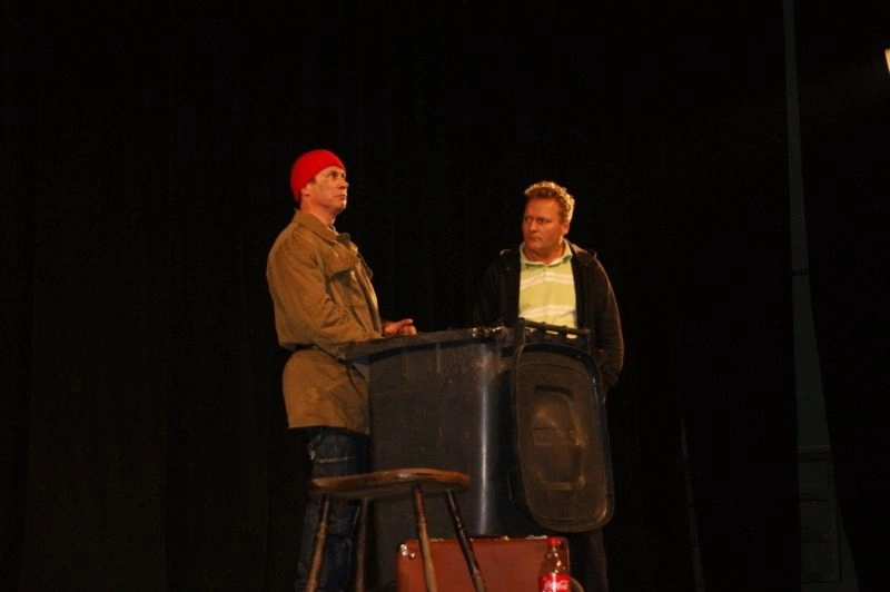 vineri-se-joaca-spectacolul-gunoierul