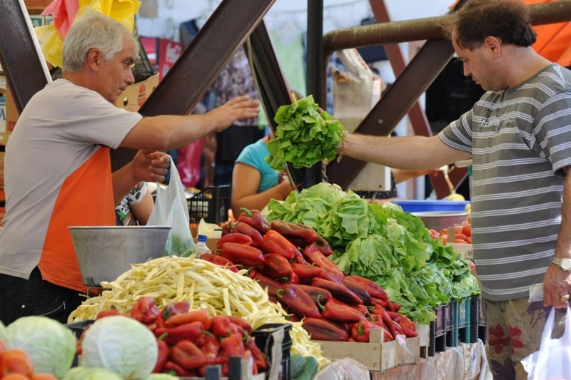 vor-intra-cu-cardul-in-piete