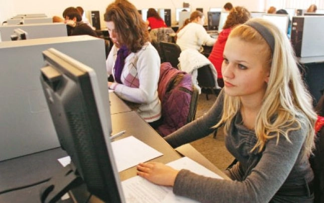 -itul-si-vanzarile-domeniile-preferate-de-tineri-pentru-a-munci