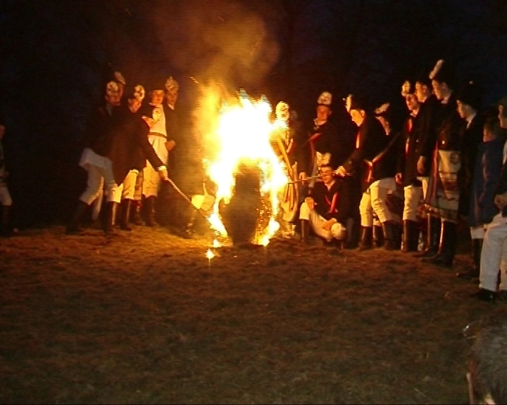 -roata-in-flacari-la-sinca-noua-