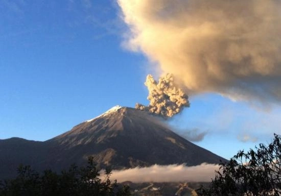 48-de-morti-in-eruptia-vulcanica-din-japonia-