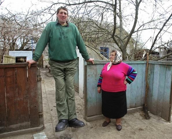 a-murit-cel-mai-inalt-barbat-din-lume