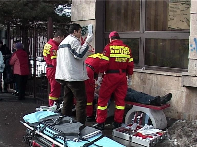 a-murit-in-fata-casei-de-pensii-brasov-galerie-foto