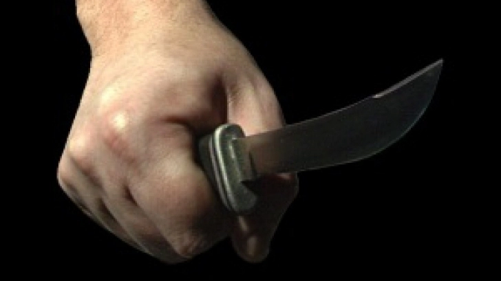 actor-injunghiat-intrun-club-de-noapte