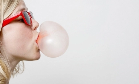 adevarul-despre-guma-de-mestecat-ce-se-intampla-daca-o-inghiti