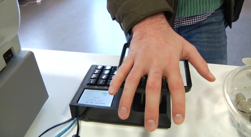 adio-carduri-cum-vom-putea-face-plati-cu-degetul-video