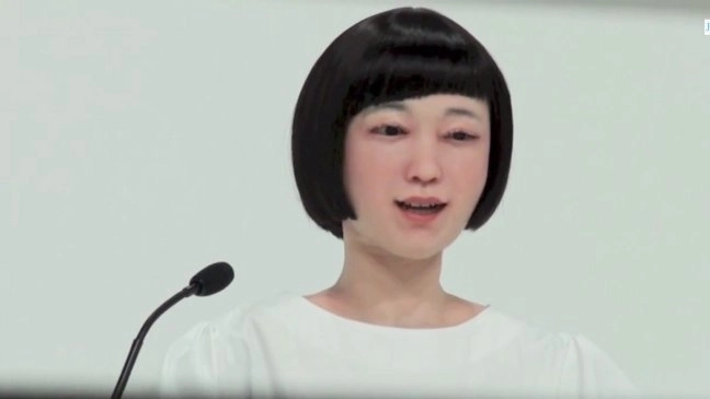 adio-crainici-priviti-robotul-care-citeste-stirile