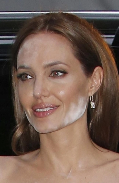 angelina-joile-surprinsa-cu-un-machiaj-ingrozitor