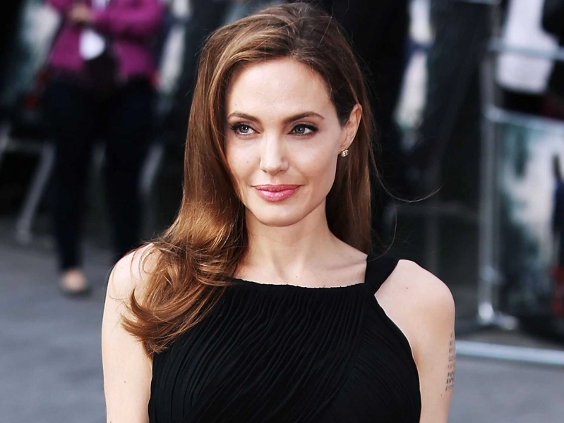 angelina-jolie-o-alta-decizie-socanta-dupa-ce-sia-taiat-sanii