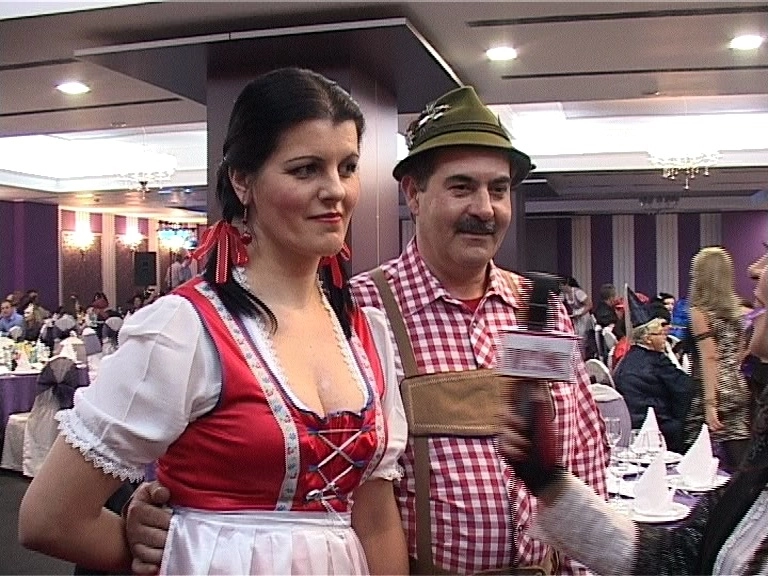 bal-mascat-de-ziua-indragostitilor-video