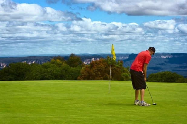 bcr-vrea-sa-construiasca-cel-mai-mare-teren-de-golf-din-romania-in-poiana-brasov