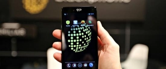 blackphone-telefonul-care-nu-poate-fi-spionat-a-ajuns-la-primii-clienti