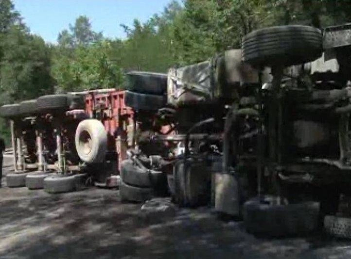 camion-incarcat-cu-rapita-rasturnat-pe-dn-10