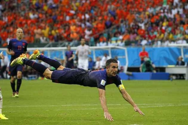 campioana-mondiala-ingenunchiata