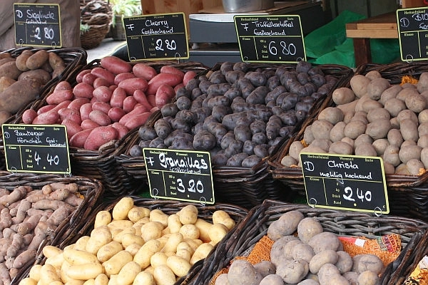 cartofii-zaharul-si-ouale-sau-ieftinit-in-aprilie-benzina-si-tutunul-sau-scumpit