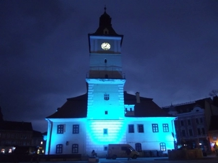 casa-sfatului-va-fi-maine-albastra