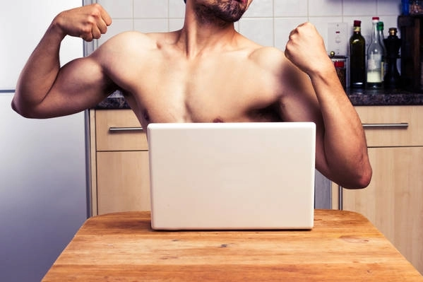 ce-greseli-fac-barbatii-atunci-cand-vor-sa-impresioneze-o-femeie