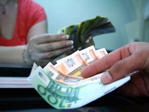 cel-mai-bun-curs-al-anului-euro-a-coborat-la-446-de-lei