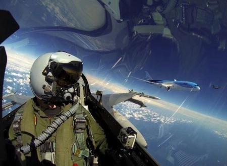 cel-mai-tare-selfie-pilot-de-f16
