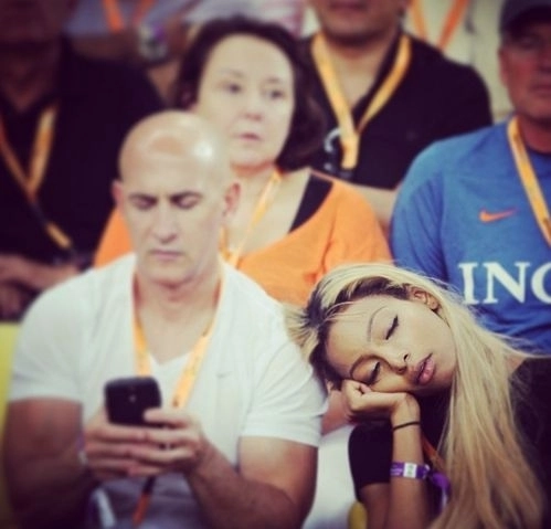 cm-2014-brazilia-ce-fac-doi-spectatori-in-tribune-asa-ceva