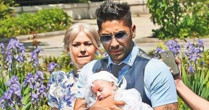 connectr-o-face-lata-prins-in-fapt-cu-o-domnisoara-intrun-apartament-din-mamaia