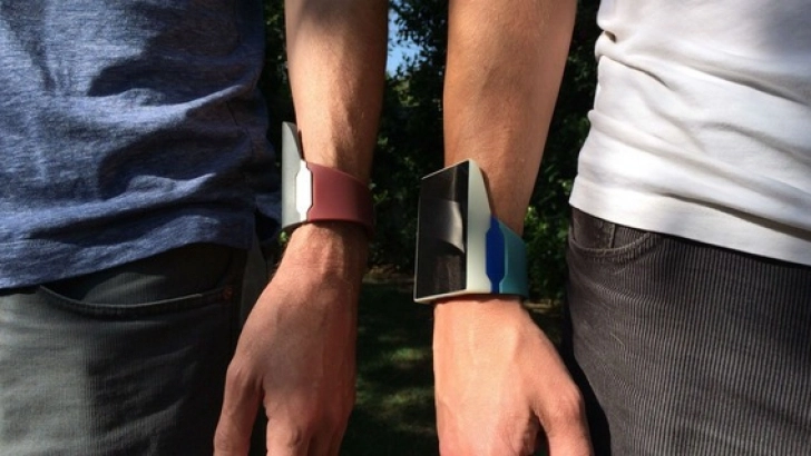 cum-arata-bratara-cu-functii-de-smartwatch-video