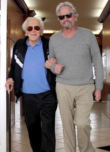 cum-arata-kirk-douglas-la-97-de-ani