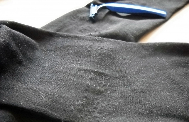 cum-sa-iti-cureti-scamele-de-pe-haine-in-doar-2-secunde