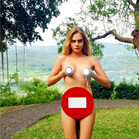 cum-sa-pozezi-nud-decent