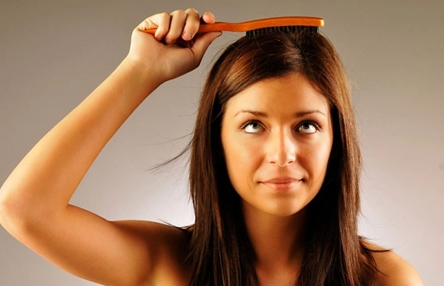 cum-sa-te-pieptani-corect-ca-sa-nu-iti-mai-cada-parul-trucuri-neasteptate
