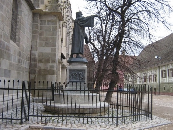 curtea-bisericii-negre-a-devenit-monument-istoric