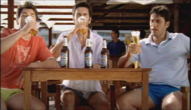 de-ce-le-place-barbatilor-sa-se-imbete-impreuna