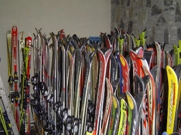 dezastru-in-poiana-brasov-la-centrele-de-inchirieri-schiuri-